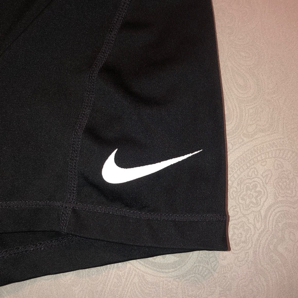 athletic shorts - Picture 2 of 3